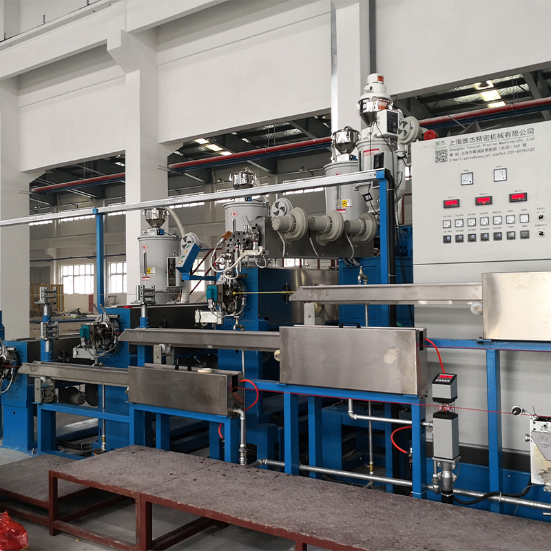 Extrudeuse de câbles XLPE PE avec réservoir d'eau